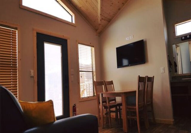 Image 5 for 34) DELUXE Cabin