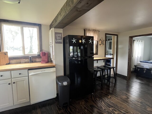 Image 7 for Quaint Bay Cottage | Retreat W/ Sunsets & Hot Tub