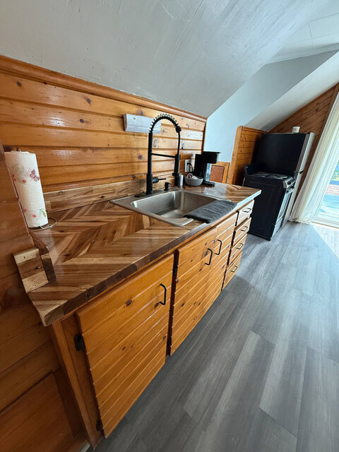 Image 6 for Upper Duplex Hideaway | Walk to Jet Express + Lake