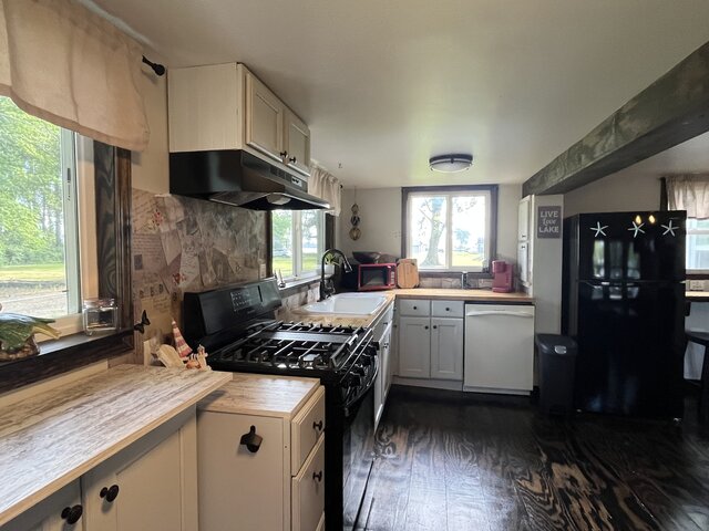 Image 6 for Quaint Bay Cottage | Retreat W/ Sunsets & Hot Tub