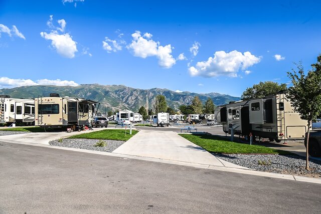 Image 1 for Premium Pull-Through Sites