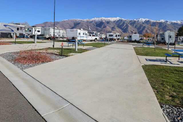 Image 1 for 40' Pull-In ONLY Sites