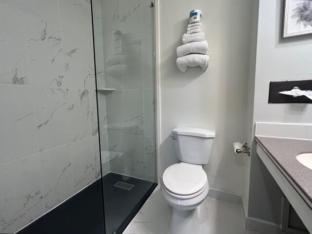 Image 5 for #04 Lower Lodge Ground Floor Room "Sycamore"