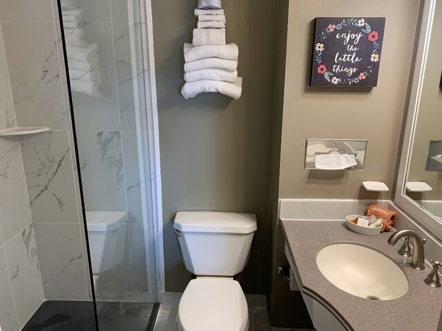 Image 3 for #08 Lodge Street Level 2 Queen Beds "Birch"