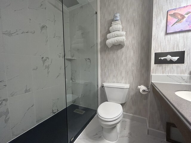 Image 3 for #02 Lower Lodge Ground Floor Room "Alder"