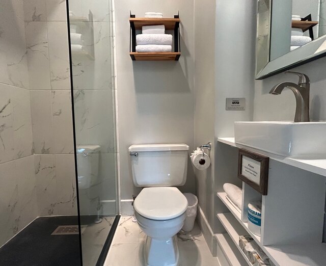 Image 4 for #13 Historic Inn King Bed "Spruce" w/stocked mini-bar