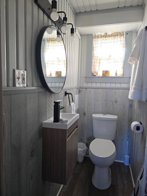 Image 6 for Thunder Bay Hideaway Room 5