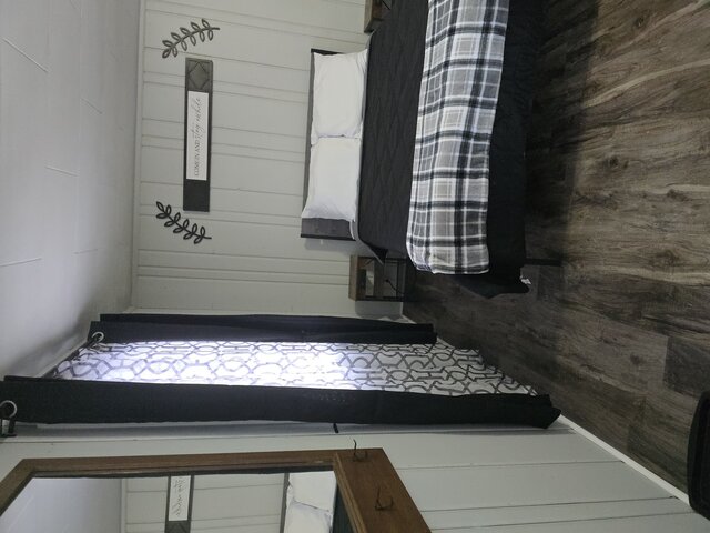 Image 2 for Thunder Bay Hideaway Room 6