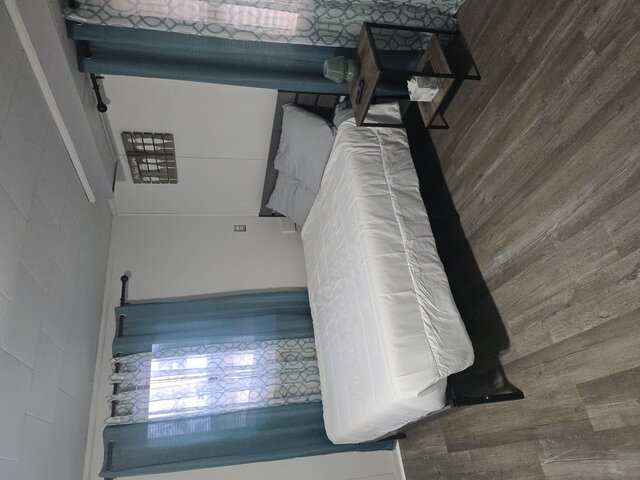 Image 3 for Thunder Bay Hideaway Room 1