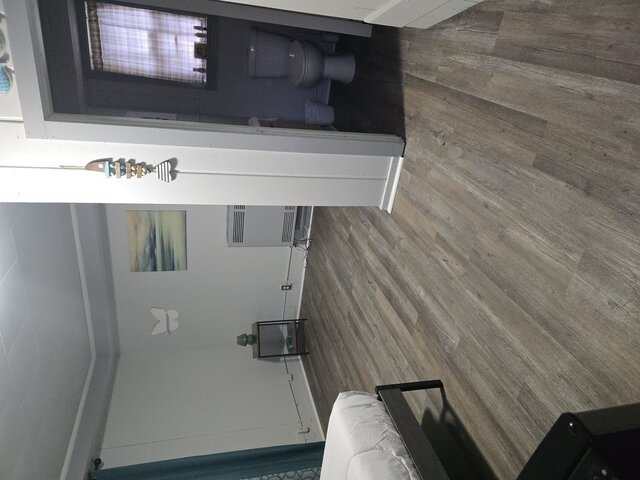 Image 4 for Thunder Bay Hideaway Room 1