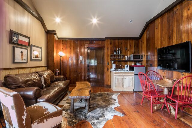 Image 2 for Texas Suite