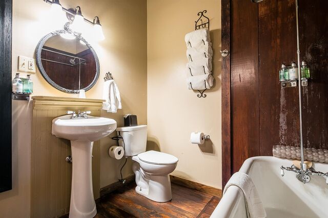 Image 3 for River Hideout