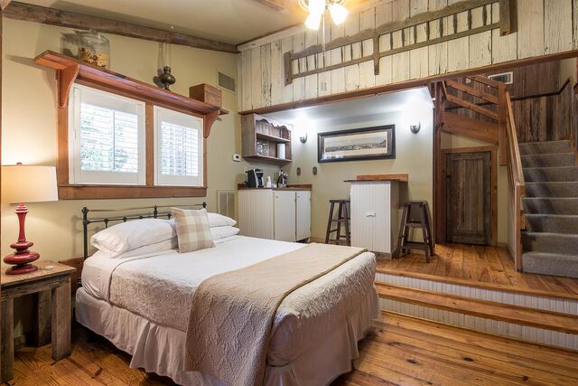 Image 2 for Corn Crib Cottage