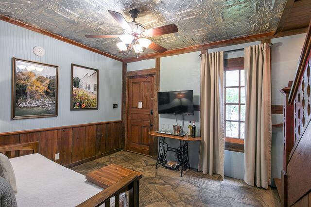 Image 2 for Harriet Haus #25