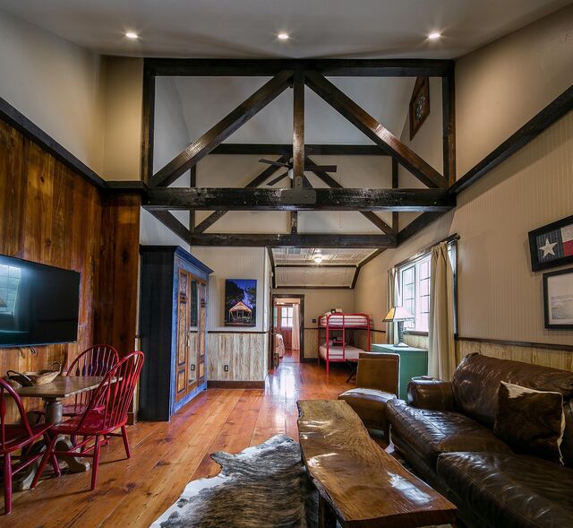 Image 1 for Texas Suite