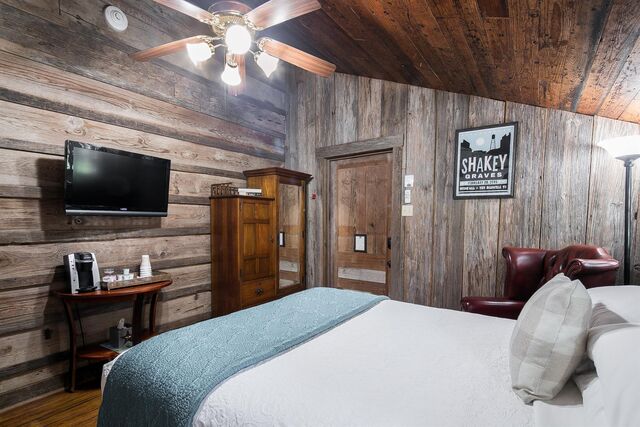 Image 2 for Fireside Lodge #1