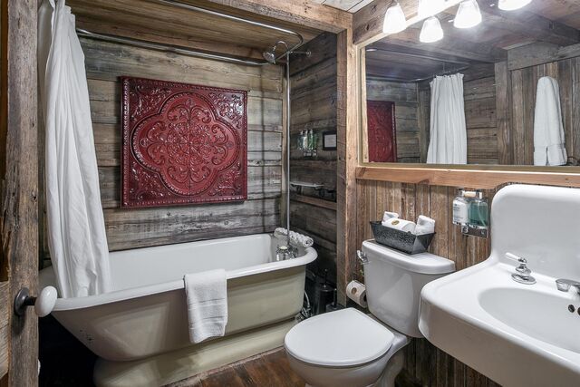 Image 4 for Corn Crib Cottage