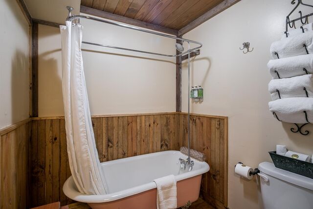 Image 3 for Fireside Lodge #1