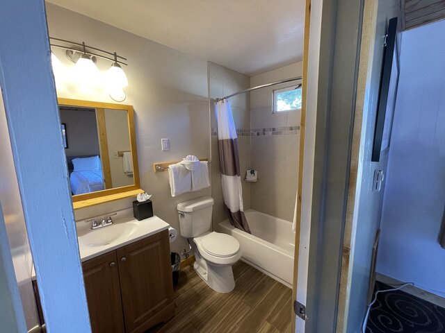 Image 4 for Standard Two Queen Rooms