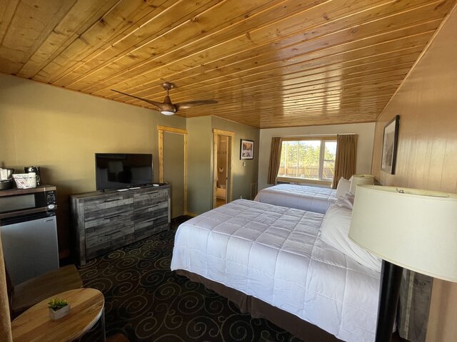 Image 2 for Standard Two Queen Rooms