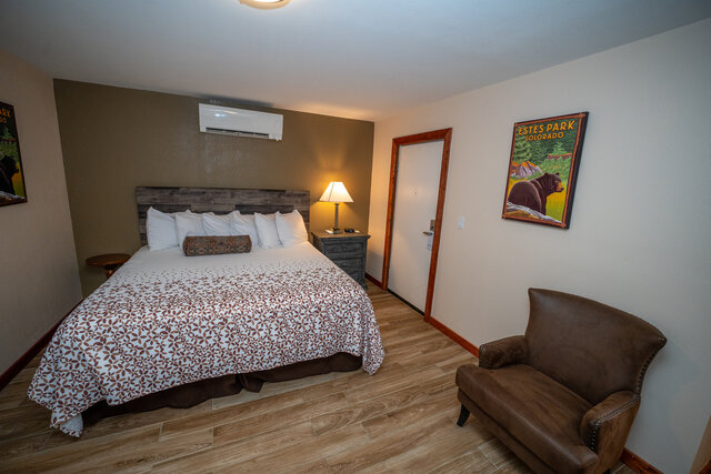 Image 2 for Standard King with Jetted Tub