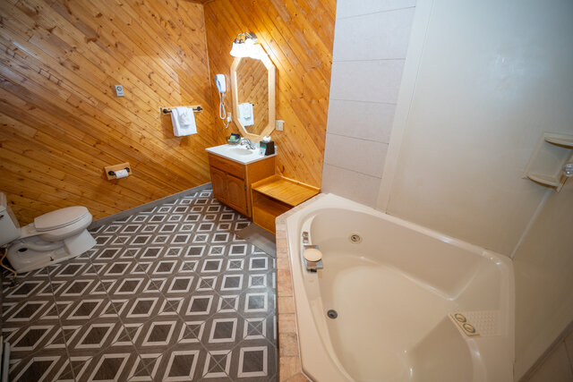 Image 7 for Standard King with Jetted Tub