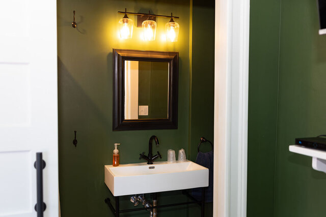 Image 4 for Green Room