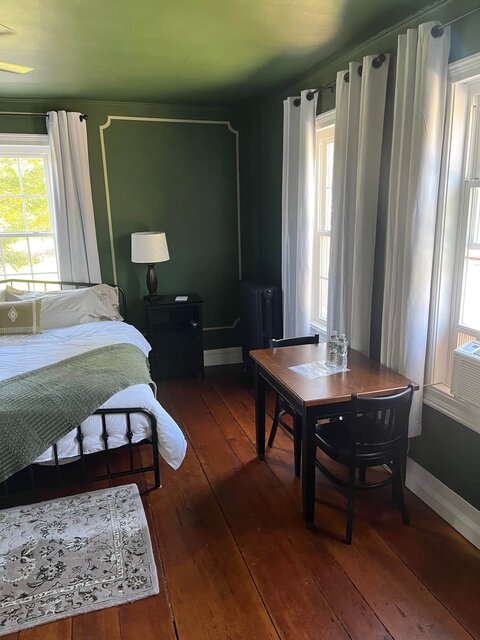 Image 2 for Green Room