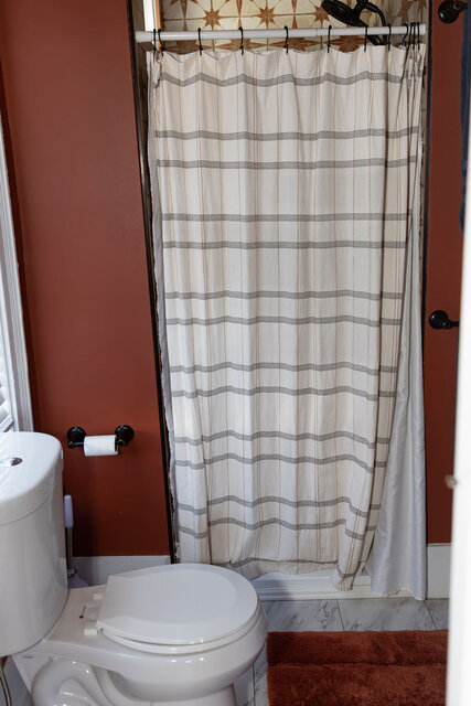 Image 5 for Orange Room