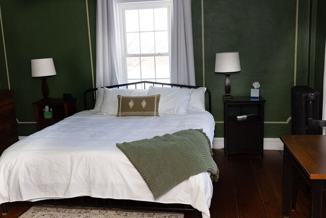 Image 1 for Green Room