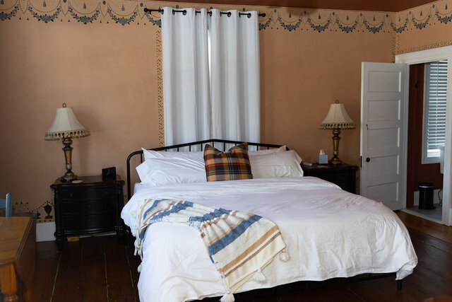 Image 1 for Orange Room