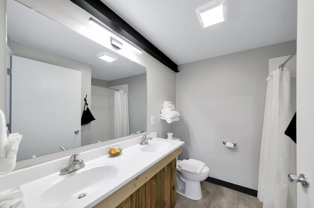 Image 6 for Pine Top King (1 king)