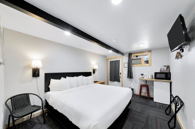 Image 5 for Pine Top King (1 king)