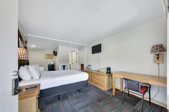 Image 4 for Pine Top Double (2 Queens)