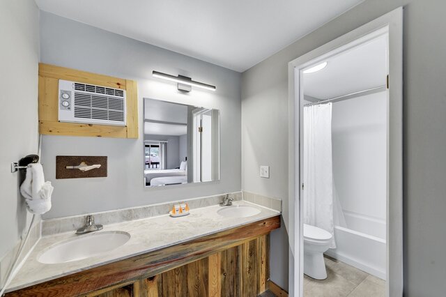 Image 2 for Pine Top Double (2 Queens)