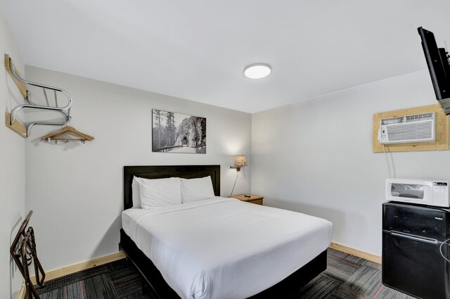 Image 3 for Pine Top Double (2 Queens)