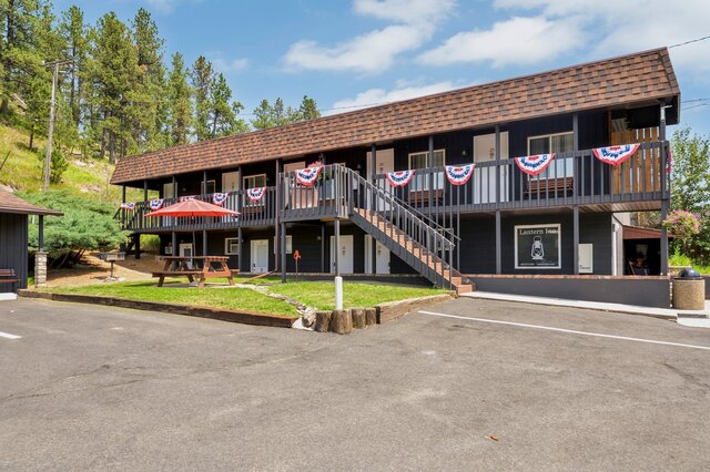 Image 4 for Pine Top King (1 king)