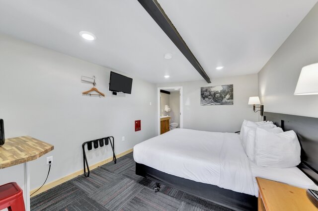 Image 3 for Pine Top King (1 king)