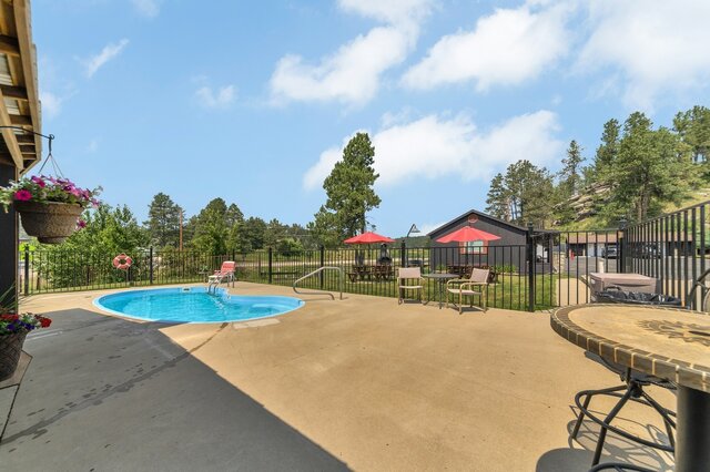 Image 13 for Creekside Single (1 queen)