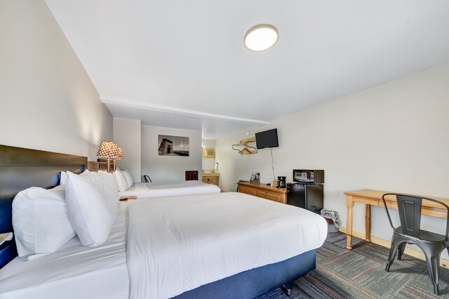 Image 2 for Pine Top Double (2 Queens)