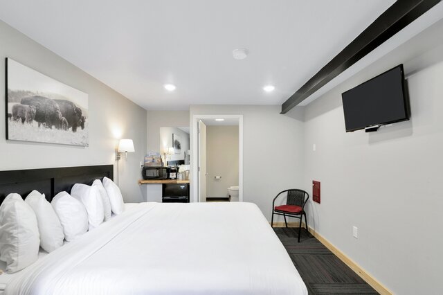 Image 1 for Pine Top King (1 king)