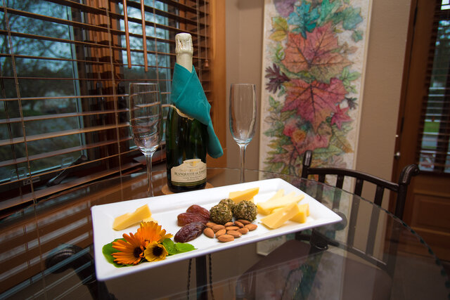 Image 7 for Friday Harbor Suite