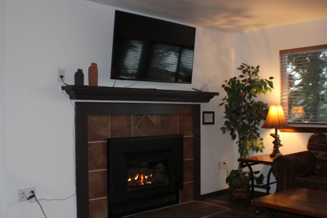 Image 15 for 23 Deluxe Fireside Queen/Double, Two Bedroom