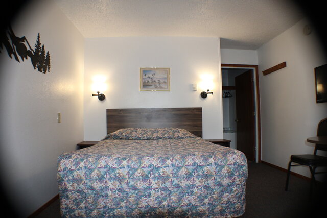 Image 2 for A03 Motel Queen