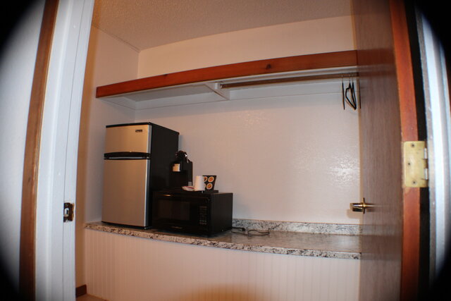 Image 3 for A03 Motel Queen