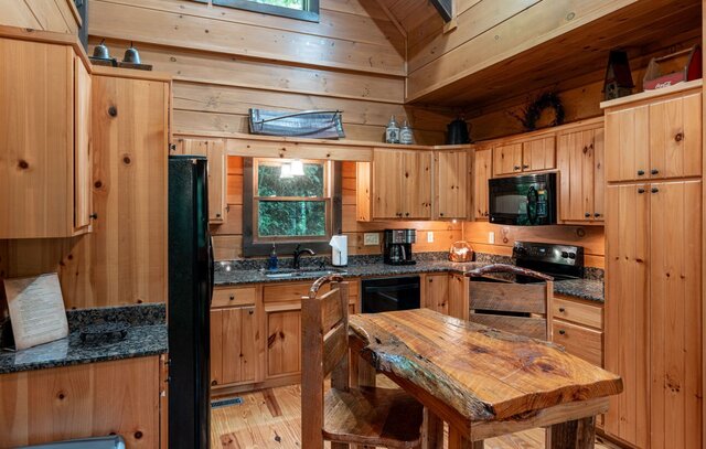 Image 8 for Between the Falls (1 BR Sleeps 2)