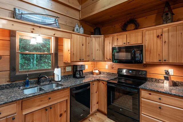 Image 7 for Between the Falls (1 BR Sleeps 2)