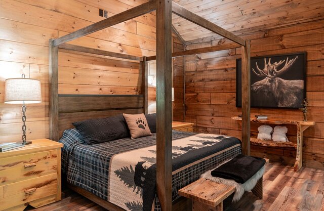 Image 10 for All Decked Out (4BR Sleeps 8)