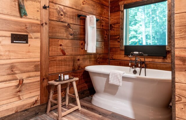 Image 11 for All Decked Out (4BR Sleeps 8)