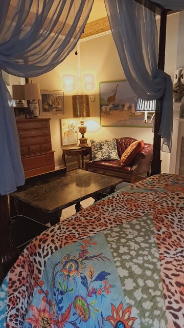 Image 2 for Wallace Suite